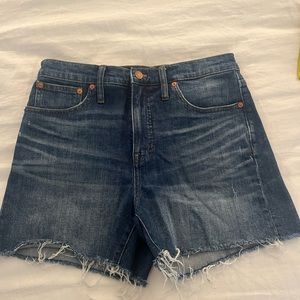 High rise dark wash denim shorts - madewell - size 28